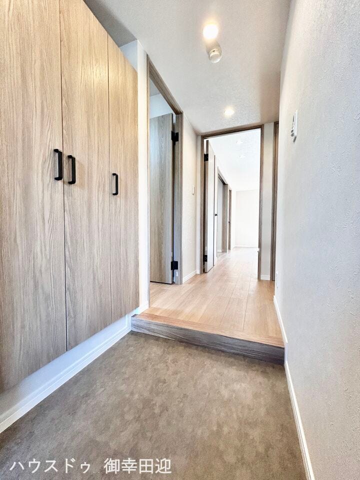 ■□■「ただいま」の安堵をくれる場所■□■訪れる人を迎え入れ、帰るたびにホッと一息つける、明るく機能的なエントランス