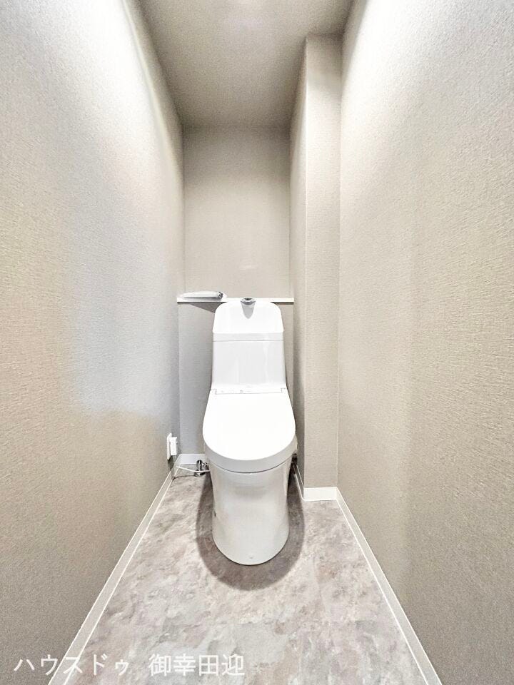 ■□■安らぎのひとときを提供する場所■□■清潔さと静けさを両立した空間。心落ち着くひとときを過ごせる、プライベートなレストルームです