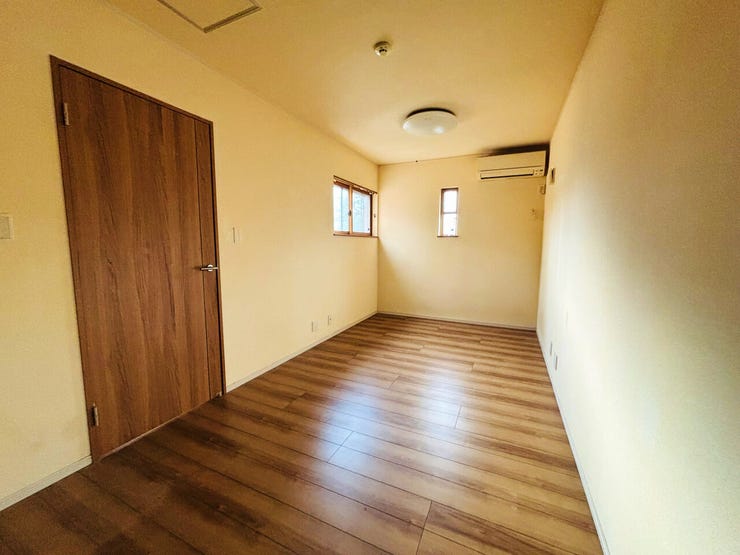 2階8.4帖主寝室です!