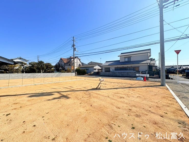 40坪超のゆとりある敷地を活かし、広々としたLIVやWIC、駐車スペース3台確保も検討可能です。