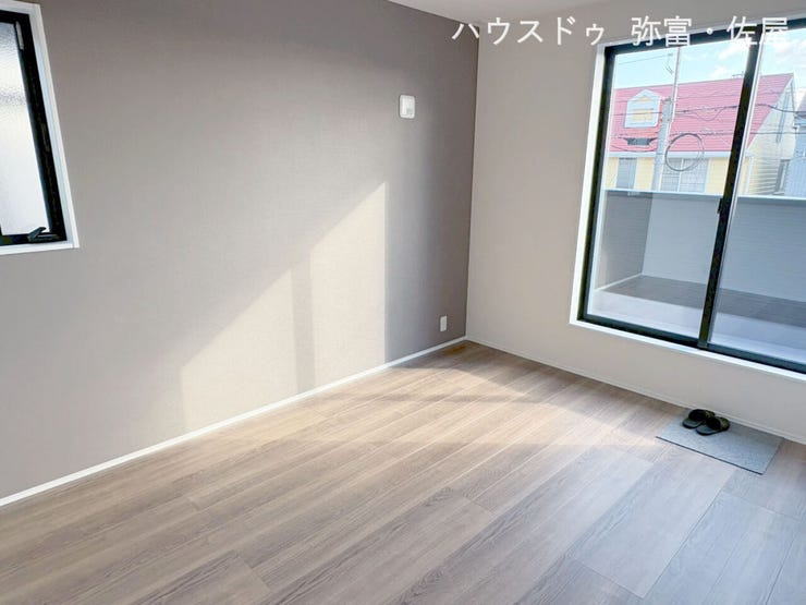 バルコニーに面した約6.7帖の主寝室!