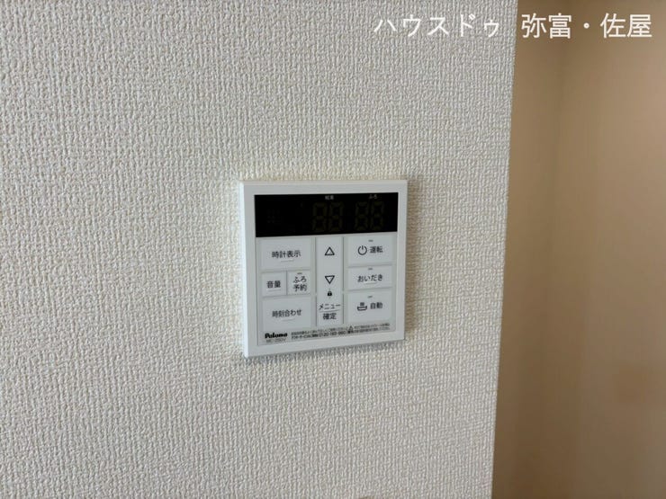 キッチン横にはお風呂のお湯はり・追焚機能のコントロールパネルを設置!お風呂を入れるのにわざわざ浴室まで行く必要がありませんので、貴重な家事の時間を短縮できます♪