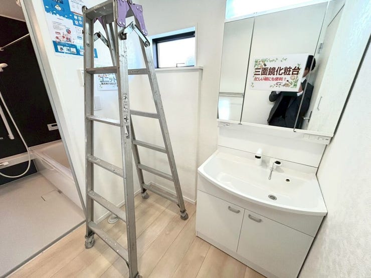 朝こそ余裕をもって準備したい!
学校へ、職場へ、デートへ♪
大切な準備の時間は、ゆとりある洗面所で!