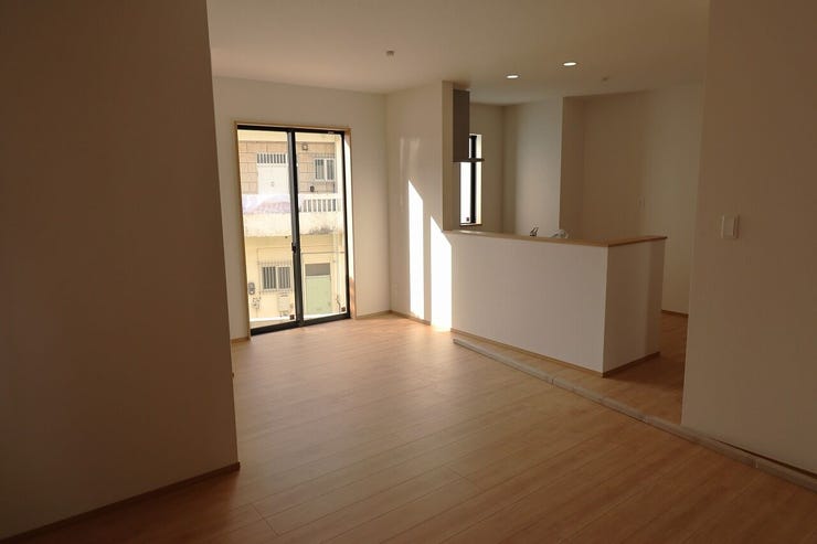 キッチンから見渡せるリビング☆