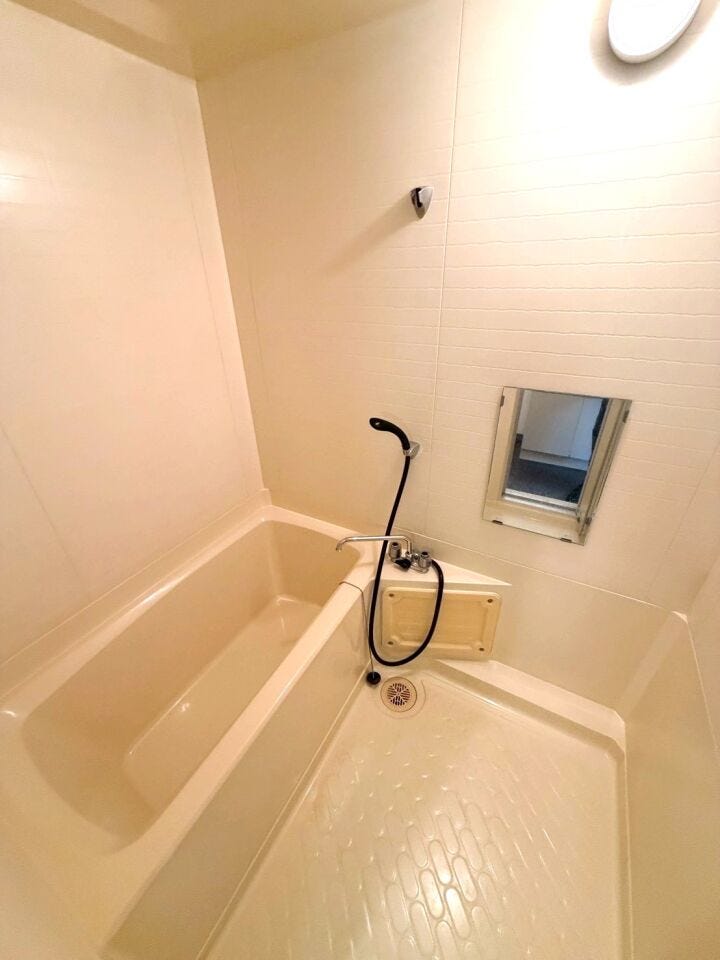 シャワーは用途に合わせて高さが変えられます♪