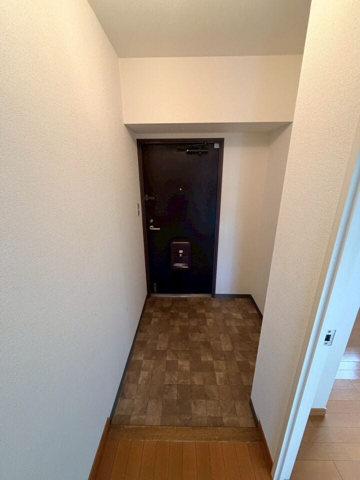 スペースのある玄関はシューズボックスを配置したり傘立てを置くなど、自分の好みに合わせて利用できます♪