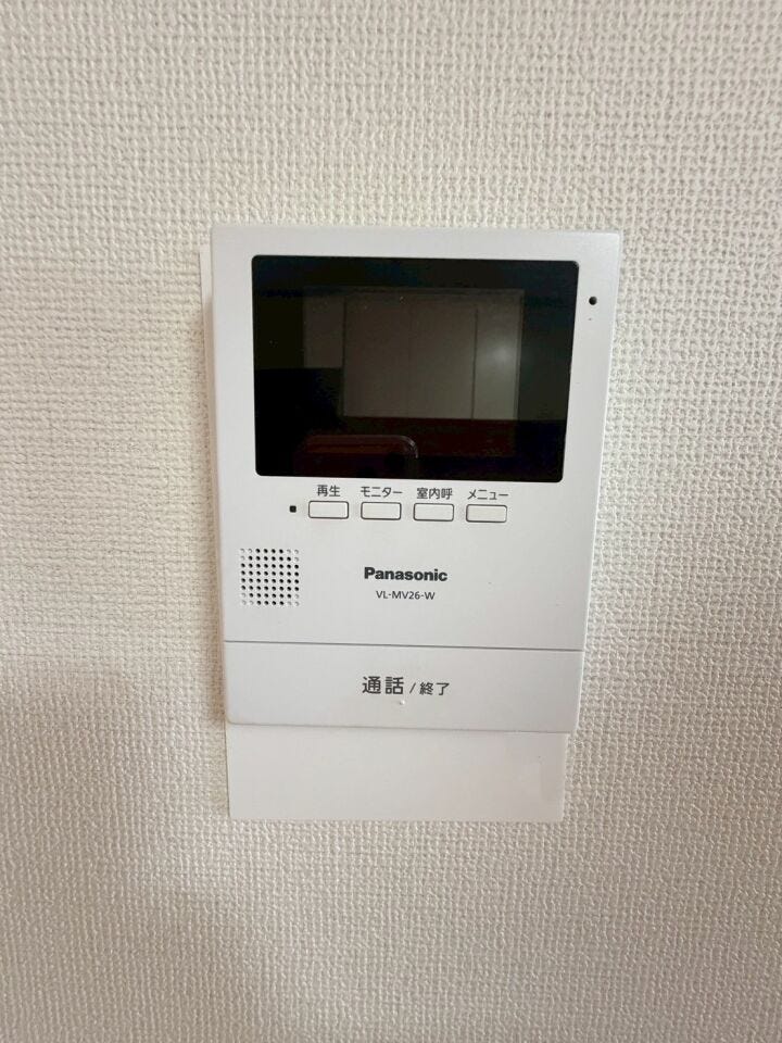 モニター付きインターホンはドアを開ける前にモニターで訪問者の顔を確認できるため、安全性が向上します!