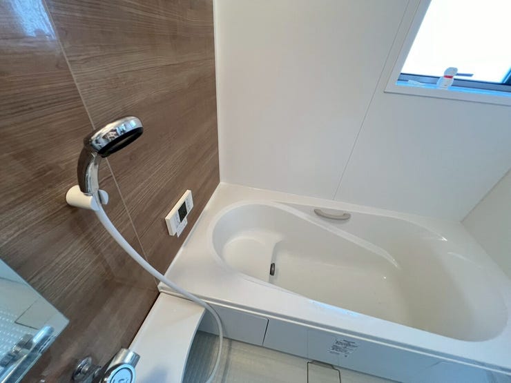 窓付きで明るい浴室です。