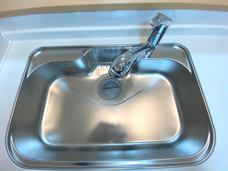 浄水機能付きのキッチン水栓でお水の仕様も安心です。