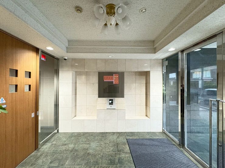 オートロック付き
高級感を漂わせるエントランス♪