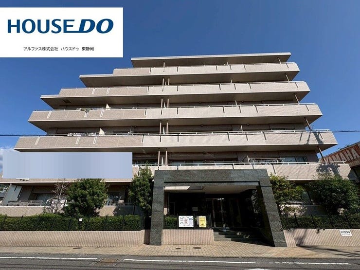 【外観】
閑静な住宅地にある分譲マンションです。
公共交通機関を利用して駅にも出やすく、お車で幹道路へもアクセスしやすい立地です。