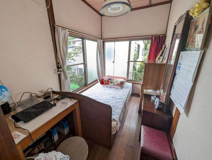 お風呂の横の洋室