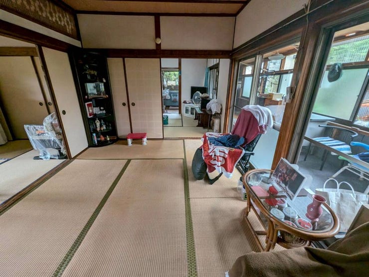 広々とした和室。隣の和室と仕切りで区切れます