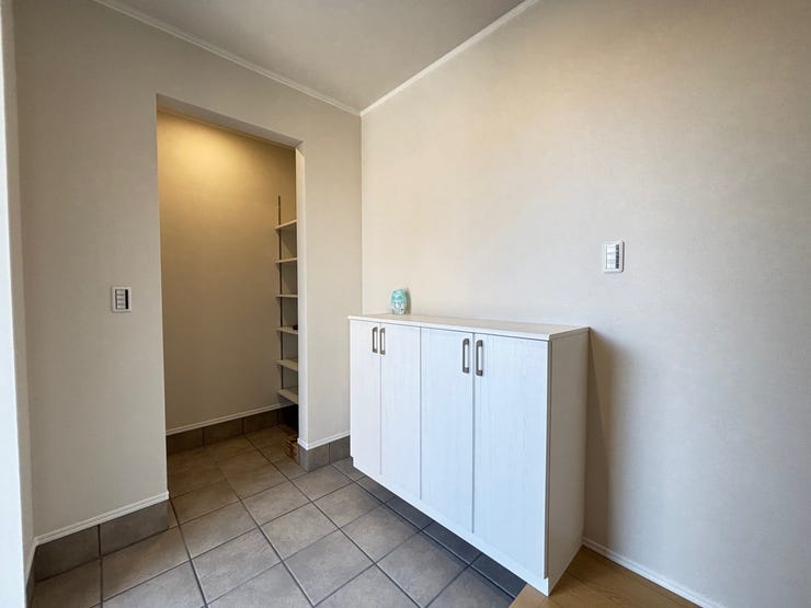 土間収納付き!ベビーカーやアウトドア用品もそのまま収納しておけるので家の中も汚れず大変に便利ですね♪