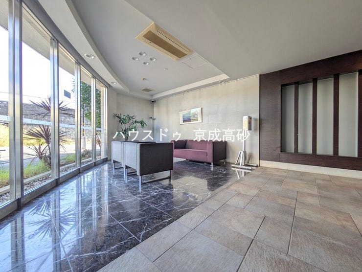 上品で清潔感があるエントランスは住人やゲストを迎え入れ、そして送り出す場にふさわしい上質な空間です。