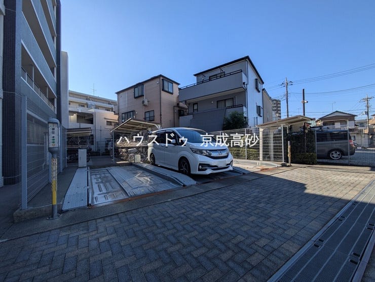 敷地内にある駐車スペースです。空き状況は、お気軽にお問合せください。