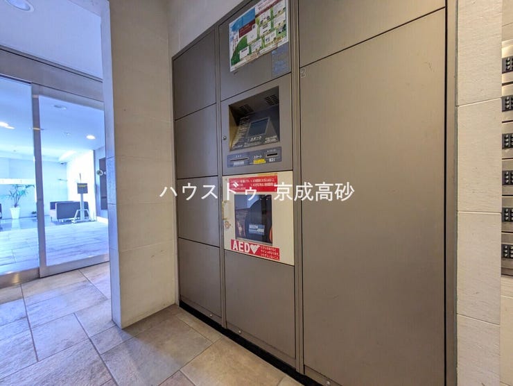 共用部分の宅配ボックスです。留守中の荷物受け取りもできるので、安心して外出ができますね。