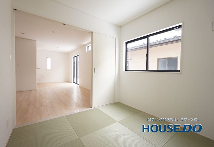 1階には約4.5帖の洋風和室がございます。すぐに横になれる和室は、みんながほっと一息つける空間です♪