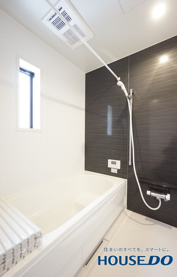 一日の疲れを癒すお風呂♪寒い季節の浴室暖房、夏の涼風運転と、一年中活躍する浴室乾燥機付きです。24時間換気で湿気をこもらせません!