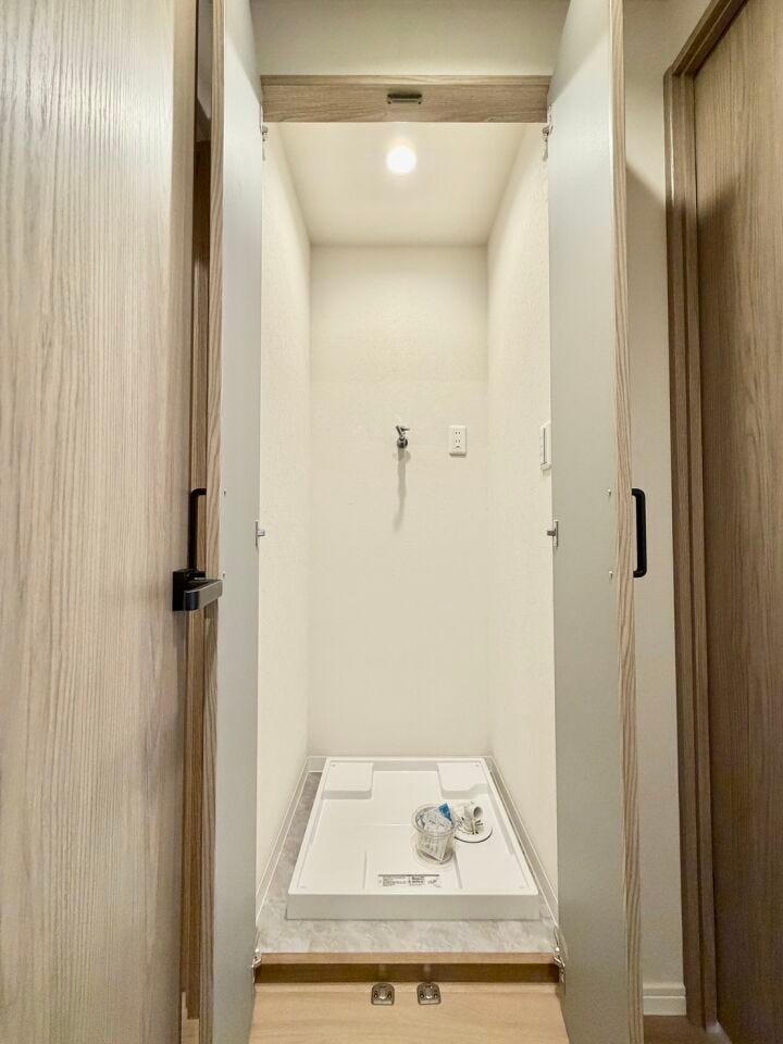 扉を閉めれば洗濯機を隠せます♪