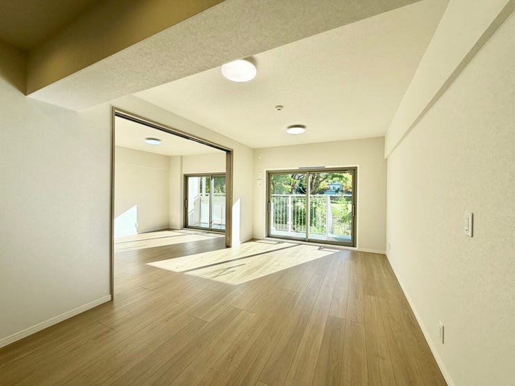 【リビング】
明るい日差しと心地よい風が舞い込むリビング♪