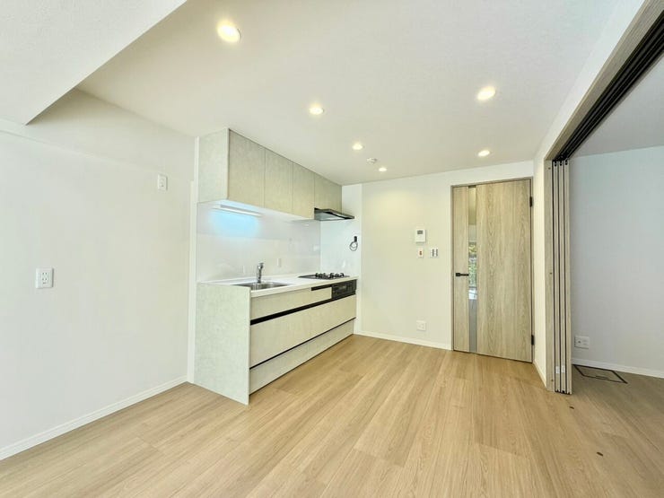 半独立型キッチンは、孤立しがちなキッチンの中でも程よい集中力を保てるということで奥様方の評判も◎