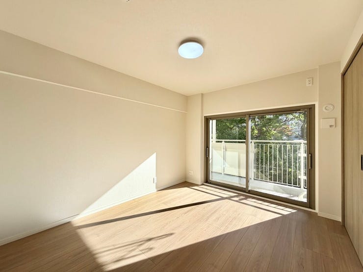 〈6.1帖〉
目にも優しい緑あふれる洋室でほっこりくつろぎの一時を♪