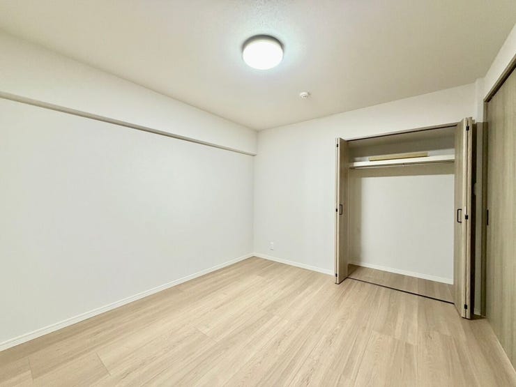 〈6.2帖〉
収納力のあるクローゼットが魅力的♪