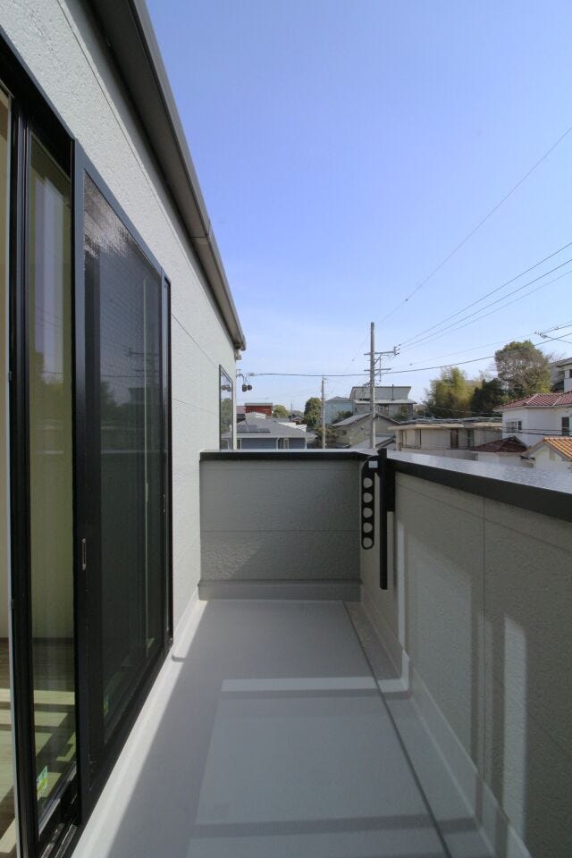 陽当り良好のバルコニーではたくさんの洗濯物が干せます◎