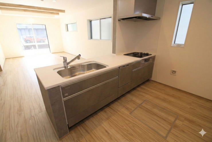 家族との会話を楽しみながら料理を作りたい方にぴったりの対面キッチン♪コンロは調理するならやっぱり火を使って調理したい方にうれしいガスコンロ(3口)です。