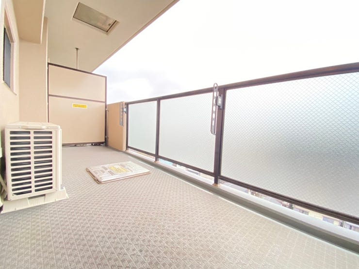 南西向きのバルコニーでお洗濯も捗ります。