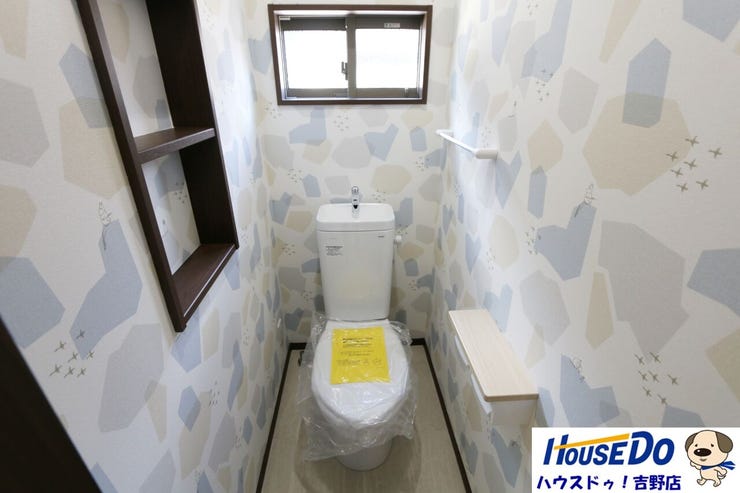 2階トイレ。温水洗浄便座付きのトイレは快適で、いつも清潔に保たれます。