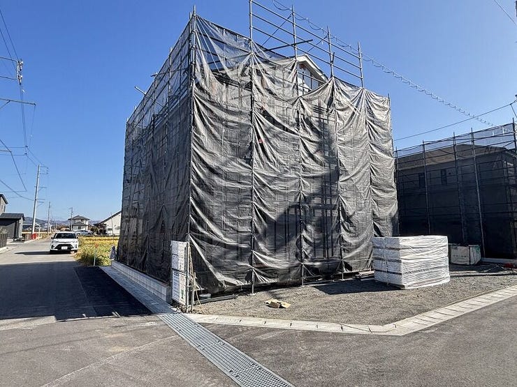 完成前の物件に限り、カラー選択やオプション工事 などのサービス特典が受けられる場合がございます。詳しくお知りになりたい方はお気軽にお問合せください。