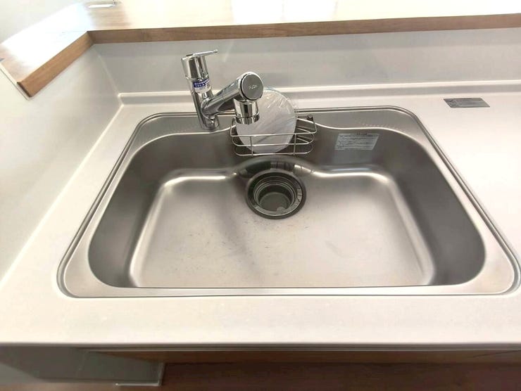 耐久性がよく、お手入れがしやすいステンレスのシンクです