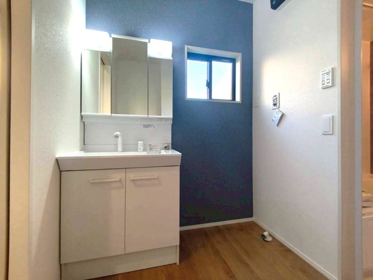 3面鏡タイプの使いやすい洗面台です