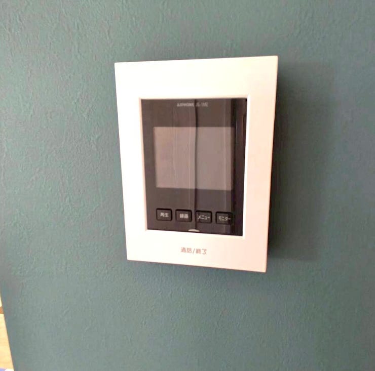 訪問者の顔が見える、防犯性の高いTVモニタ付きインターホンです