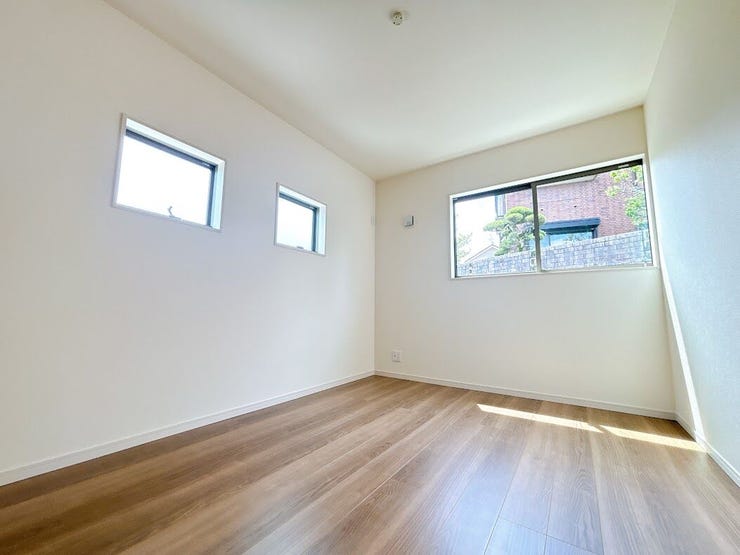 2面採光で風通しの良いお部屋です。