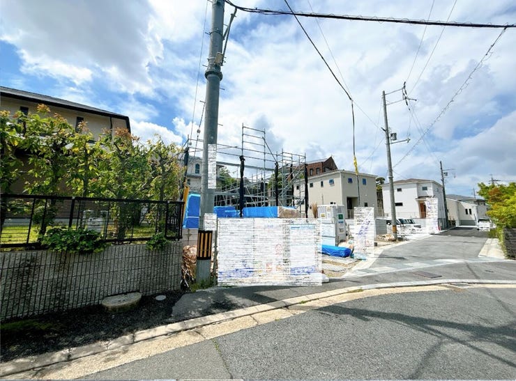 あたたかな陽が差し込む日当り良好の立地です。