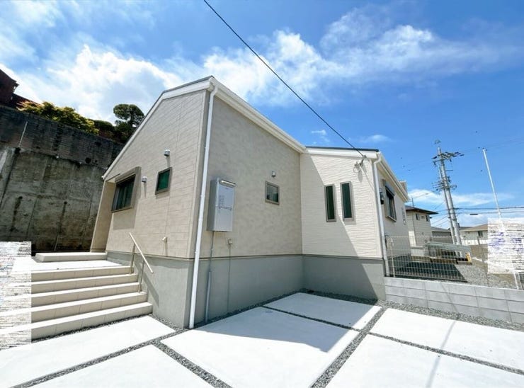 周辺に高い建物がなく日当たり良好な立地です。