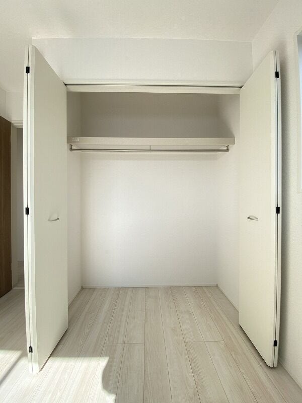 季節物の衣類や布団の収納に欠かせないクローゼット♪全居室に付いています!