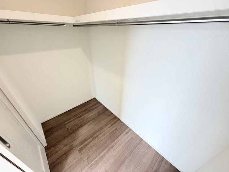 ◎WIC:D号棟(3/16撮影)
ウォークインクローゼット内は棚板もあり、収納しやすく整理整頓できそうです!