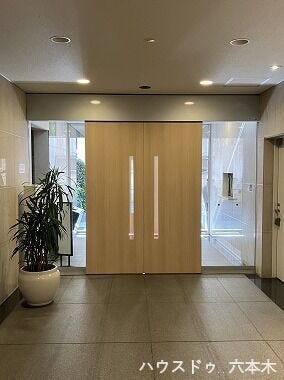 ホテルライクなエントランス