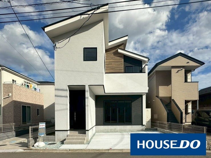 【外観】
22.6帖のリビング&リビング階段♪
オール電化のエコ住宅が完成しました♪