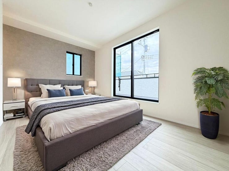 ◎洋室:Q号棟(2/17撮影)
南向きであたたかな陽射しがたっぷり差し込む洋室!毎朝気持ち良く起きられそうですね。
※家具はCGになります。