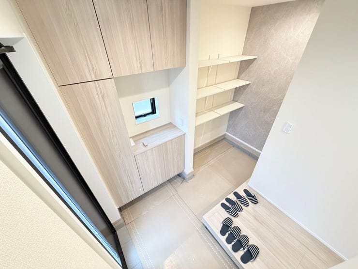 ◎SIC:Q号棟(2/17撮影)
パイプ付や可動棚付、大容量タイプなど様々なSICがあるので、ご自身の好きな収納タイプをお選びできます!