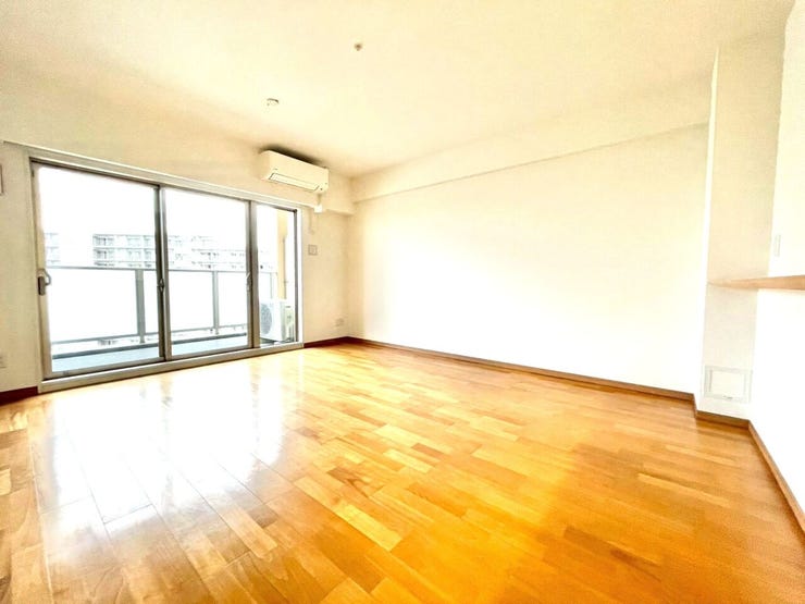 縦長のLDKはどこにいてもLDK全体が見渡しやすく、ぱっと見て室内の様子が把握できます。