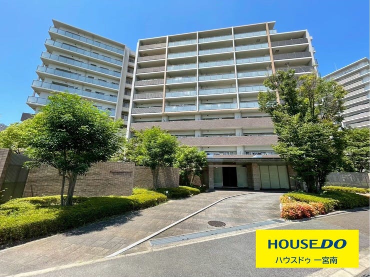 【外観】
地上14階建てのマンションです。
お部屋も12階にあり、眺望や風通し良好です♪