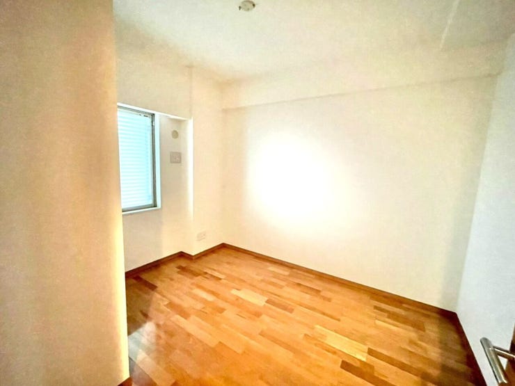 5帖の洋室はコンパクトなデスクとチェアを置いて、自宅での作業や勉強のための集中スペースにもなります。