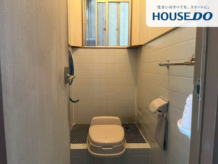 トイレは窓付きなので換気がしやすいですね。