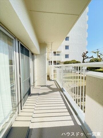 たっぷりの陽光と心地よい風が入ります。毎日のお洗濯物が気持ちよく乾きそう。